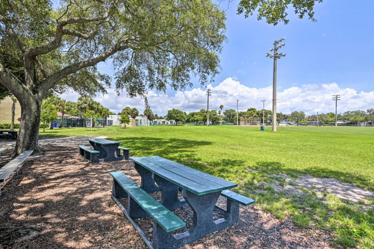 Shady And Eclectic Fort Lauderdale Dwelling With Yard! Ngoại thất bức ảnh